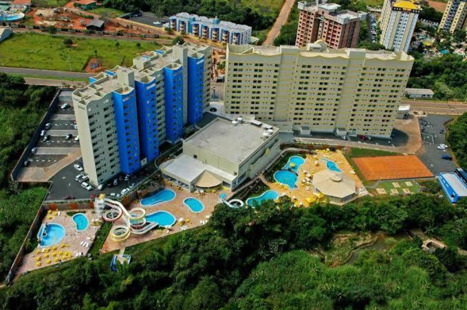 Apto 3 Quartos No Golden Dolphin * Caldas Novas